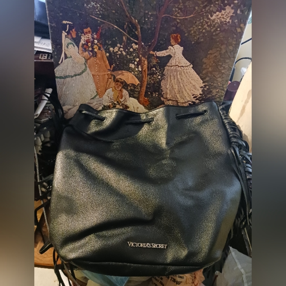 Victoria’s Secret fringe "New" backpack🎒 Size 13"×15"×6",🛍 A FABULOUS GIFT 🎁 - Picture 3 of 4